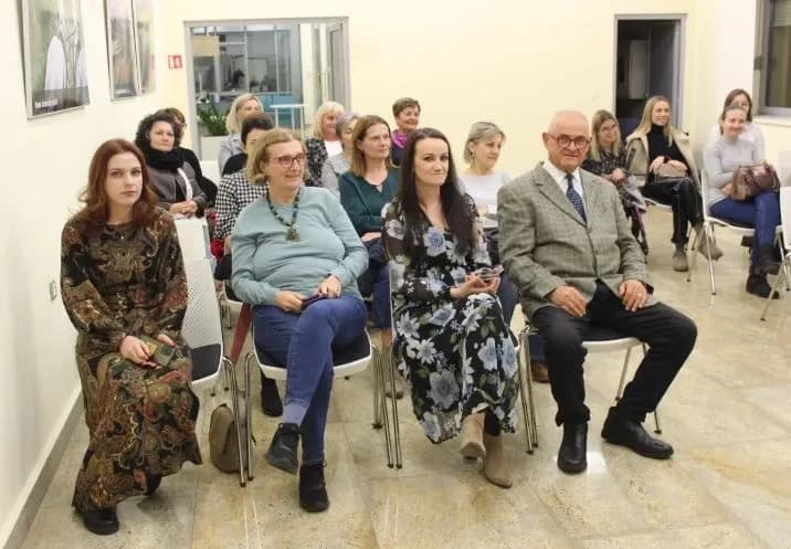 PLETERNICA: Predstavljena knjiga „Srce zvjerke“  Daliborke Carević Devernay iz Zagreba