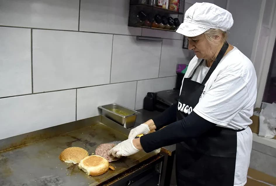 Fast food ’Indigo’ u Požegi: Mjesto gdje se dobro i obilno jede, s obitelji Milinović za kormilom