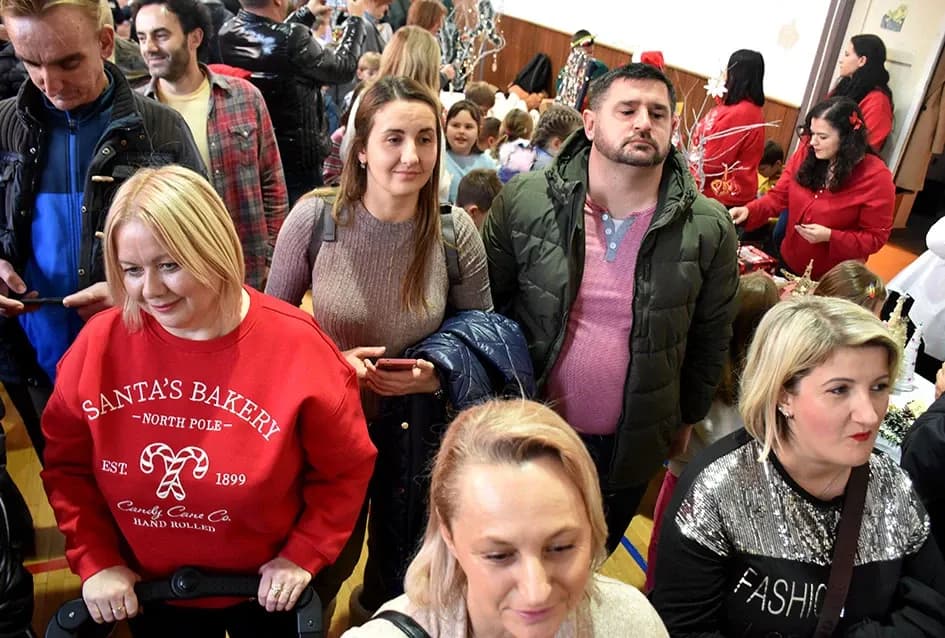 Čarolija zajedništva: Kempfovci još jednom oduševili blagdanskom izložbom „Prilika za sve“