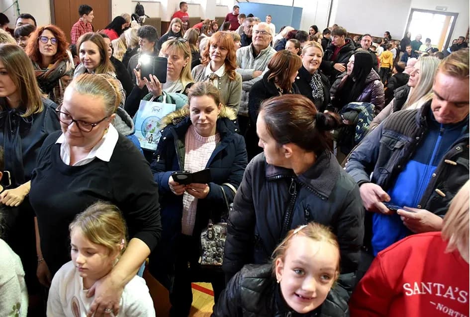 Čarolija zajedništva: Kempfovci još jednom oduševili blagdanskom izložbom „Prilika za sve“