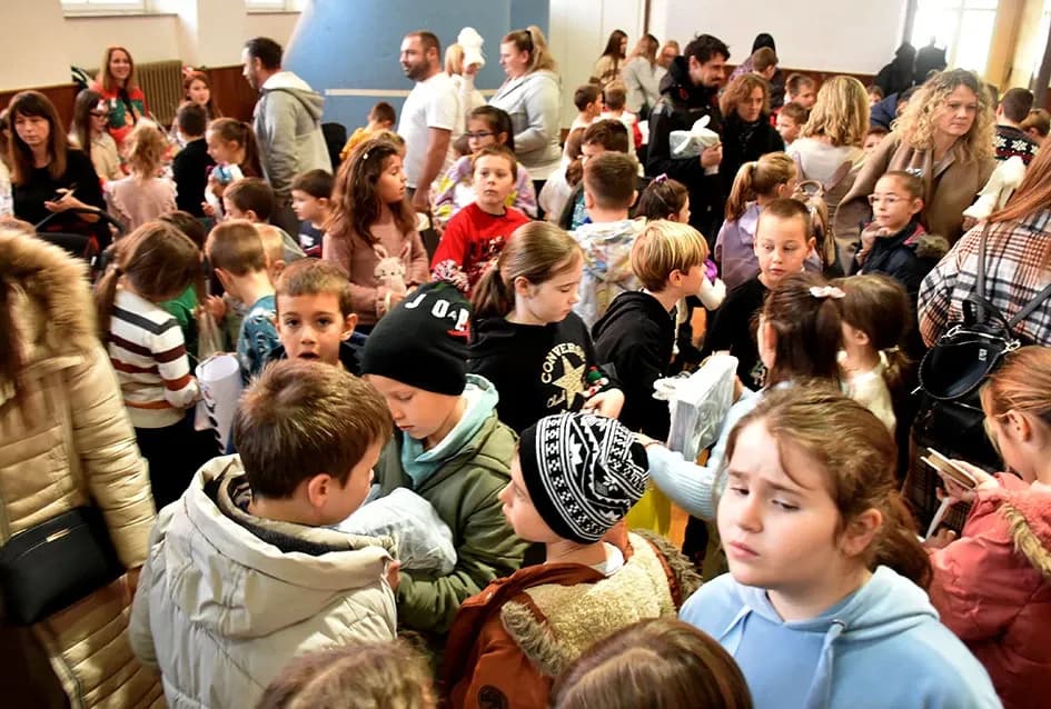 Čarolija zajedništva: Kempfovci još jednom oduševili blagdanskom izložbom „Prilika za sve“