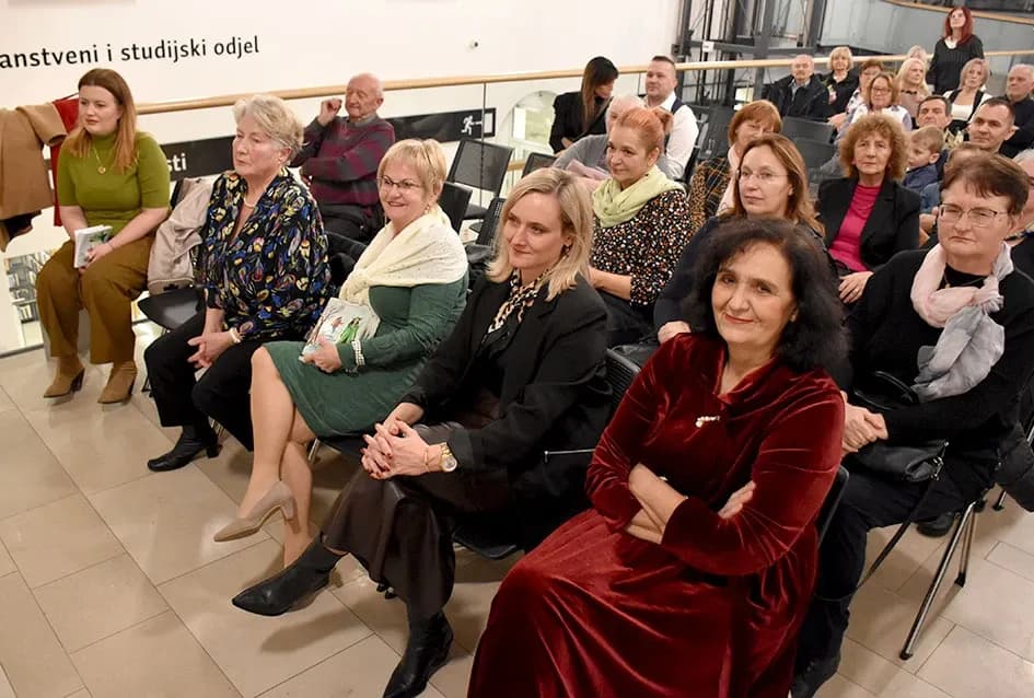Poezija i makrame Slavice Šperande oduševili posjetitelje Gradske knjižnice Požega