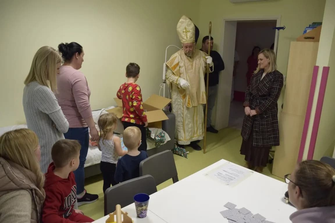 Toplina koja grije dušu: Sveti Nikola donio radost najmlađima u Požegi