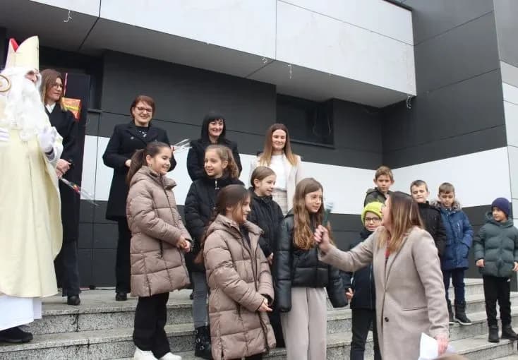 Motomrazovi donijeli radost: Pleternički motociklisti razveselili stotine djece povodom svetog Nikole