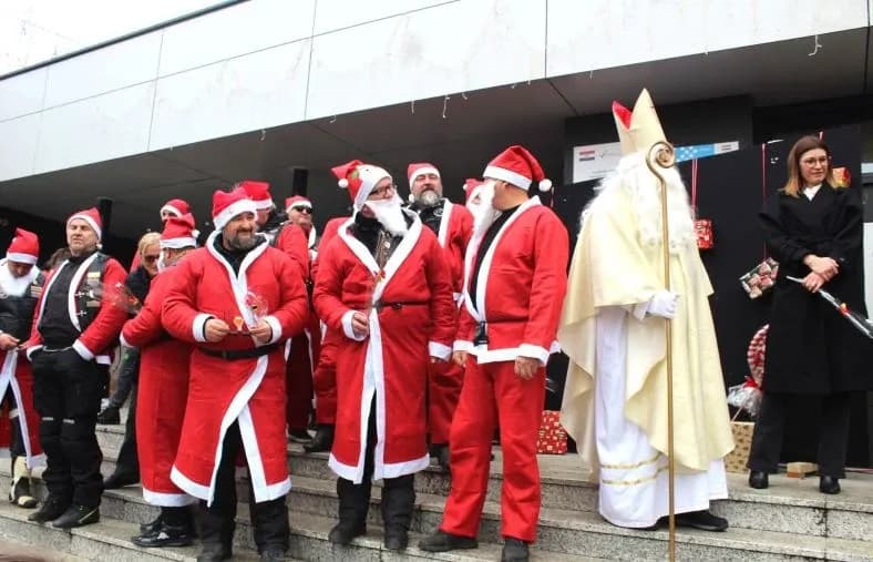 Motomrazovi donijeli radost: Pleternički motociklisti razveselili stotine djece povodom svetog Nikole