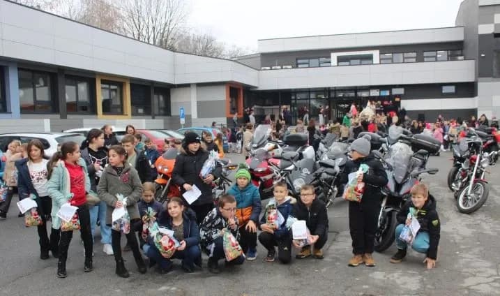 Motomrazovi donijeli radost: Pleternički motociklisti razveselili stotine djece povodom svetog Nikole