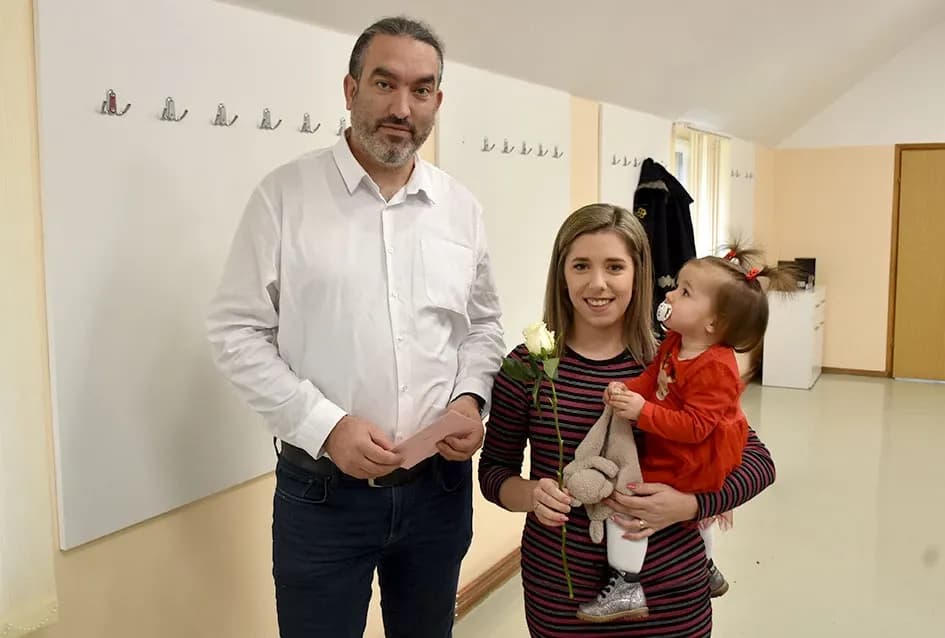 Općina Jakšić nastavila s podrškom obiteljima: Načelnik Kovačević i predsjednik Obradović uručili naknade za 28 novorođenih