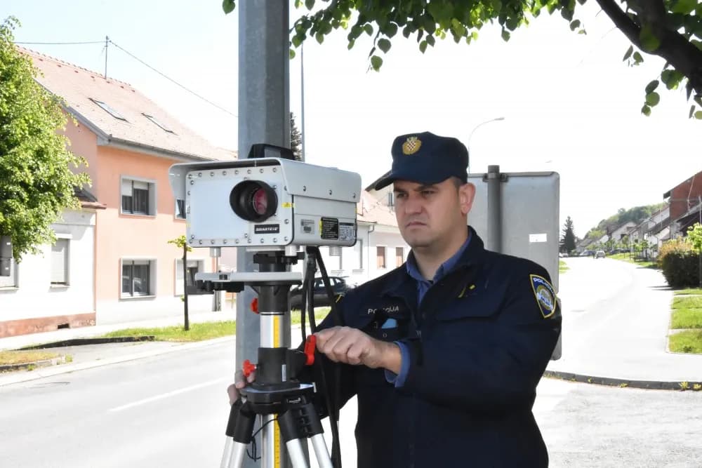 Drastično prekoračenje brzine u Požegi: vozač kažnjen i ostao bez vozačke