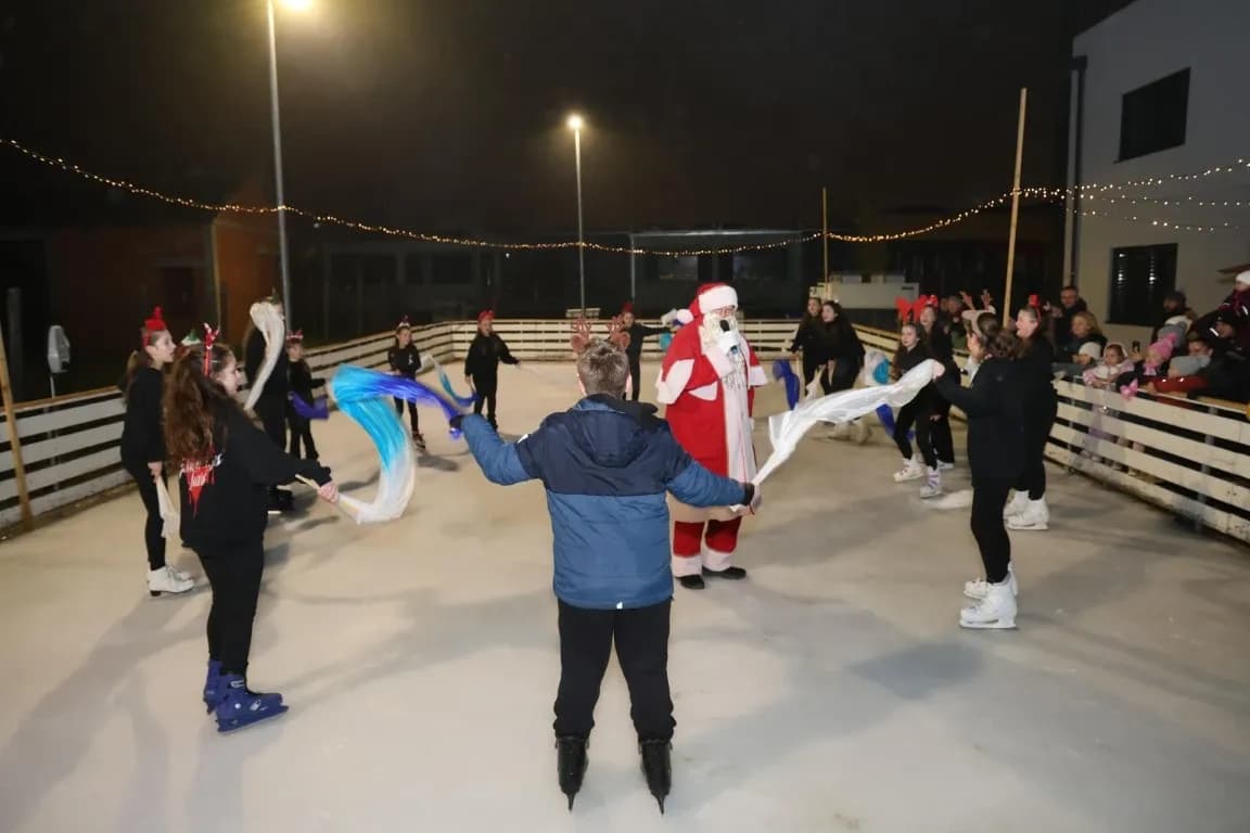 Kutjevo u blagdanskom duhu: Održano adventsko druženje i paljenje četvrte svijeće