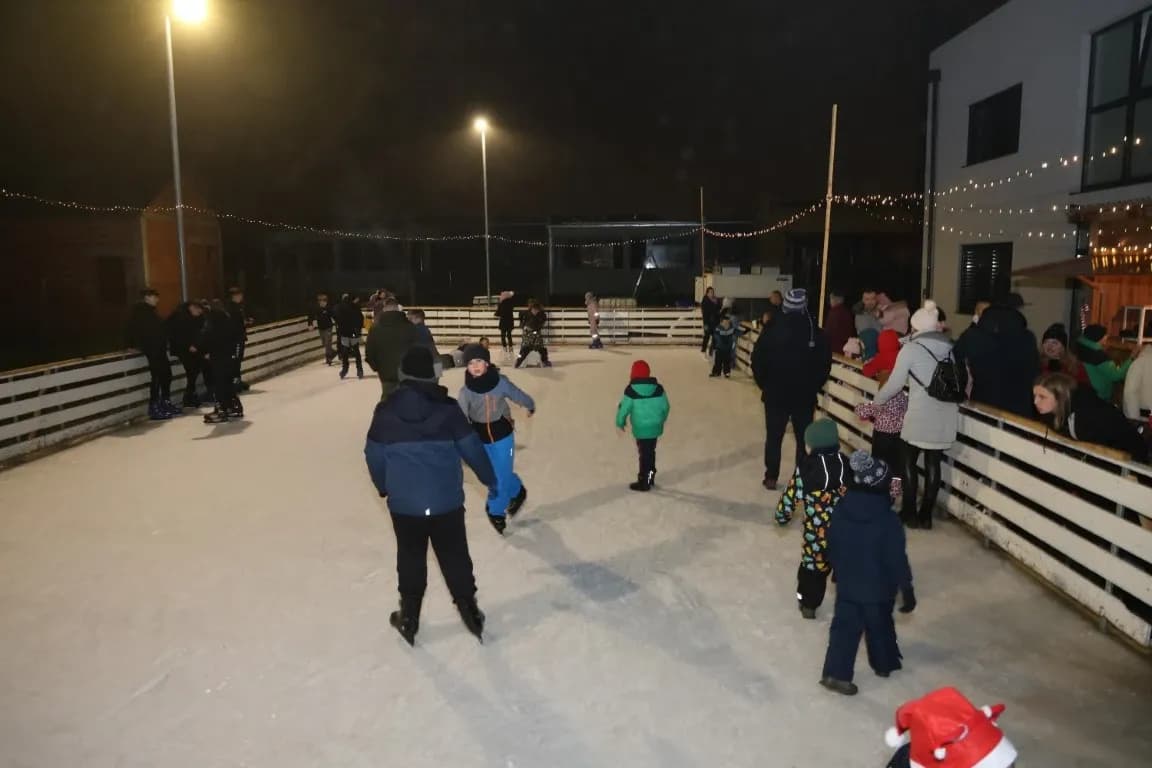Kutjevo u blagdanskom duhu: Održano adventsko druženje i paljenje četvrte svijeće