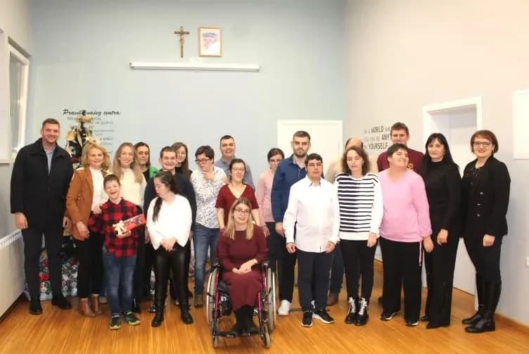 Božićni domjenak pleterničke Udruge „Osmjeh“ ispunjen radošću i zajedništvom