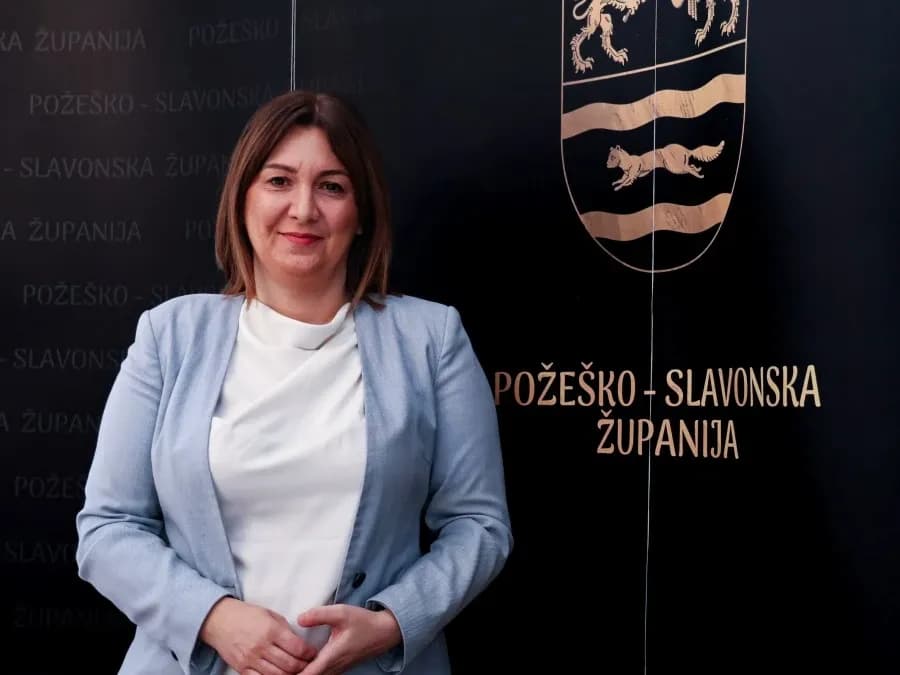 Božićna i novogodišnja čestitka županice Antonije Jozić