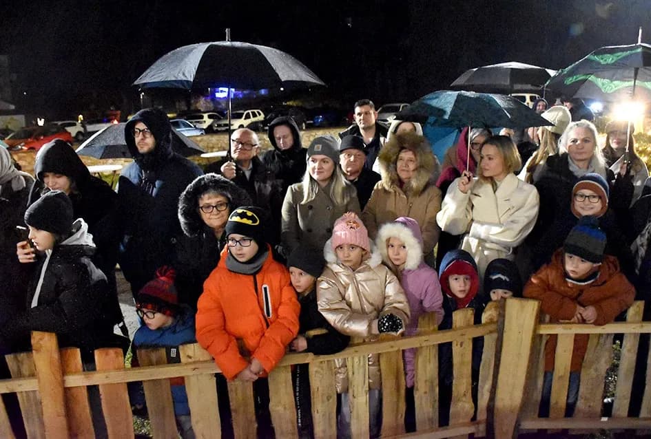 U Velikoj uprizorene žive jaslice uz snažnu humanitarnu poruku
