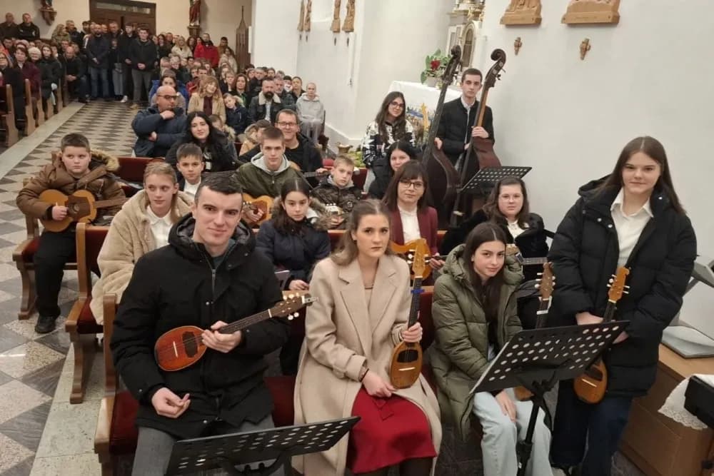 Kutjevački tamburaši obogatili božićna misna slavlja u Kutjevu i Vetovu