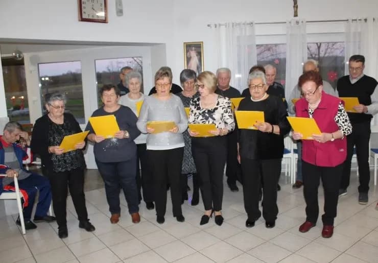 Pleternički umirovljenici posjetili Dom za starije i nemoćne „Baketarić“ u Resniku