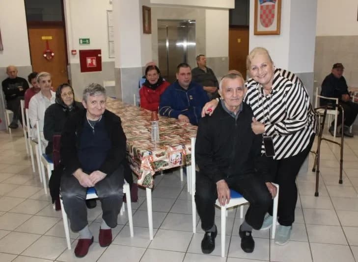 Pleternički umirovljenici posjetili Dom za starije i nemoćne „Baketarić“ u Resniku