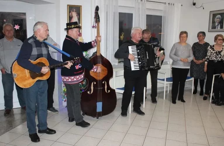 Pleternički umirovljenici posjetili Dom za starije i nemoćne „Baketarić“ u Resniku