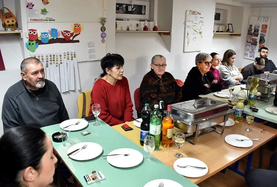 Brđani Odreda izviđača Požega uz blagdansko druženje i novu zastavu ispratili uspješnu godinu