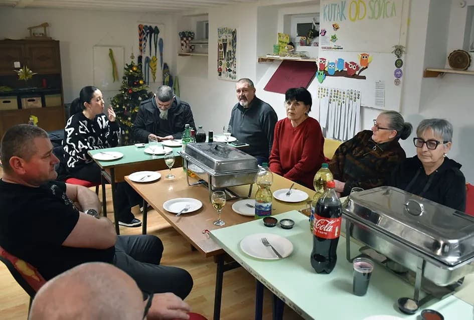 Brđani Odreda izviđača Požega uz blagdansko druženje i novu zastavu ispratili uspješnu godinu