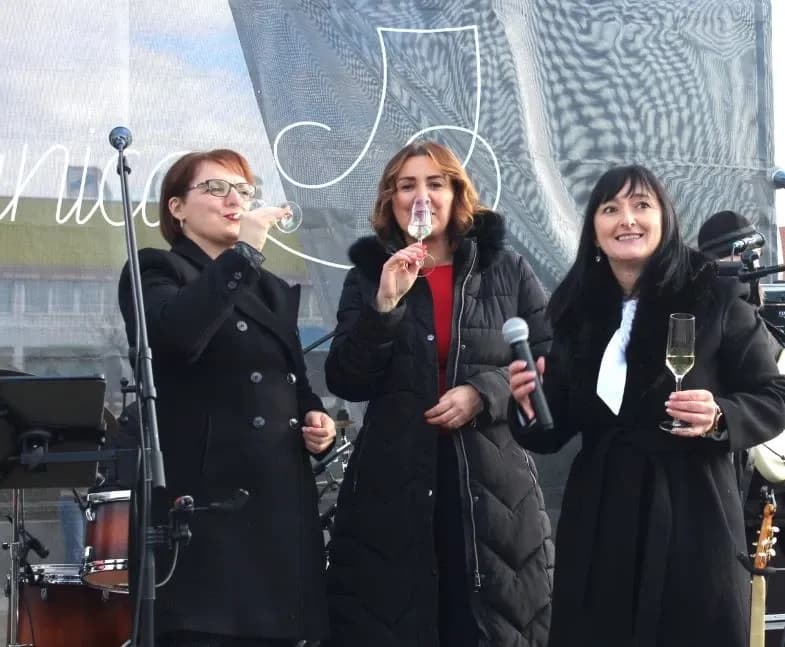 Pleternica Novu godinu dočekala u podne uz pjesmu, ples i slavonsko zajedništvo