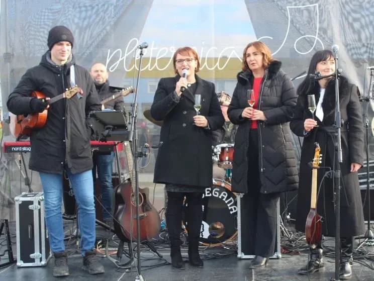 Pleternica Novu godinu dočekala u podne uz pjesmu, ples i slavonsko zajedništvo