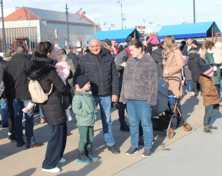 Pleternica Novu godinu dočekala u podne uz pjesmu, ples i slavonsko zajedništvo