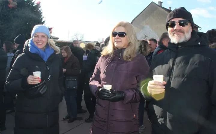 Pleternica Novu godinu dočekala u podne uz pjesmu, ples i slavonsko zajedništvo