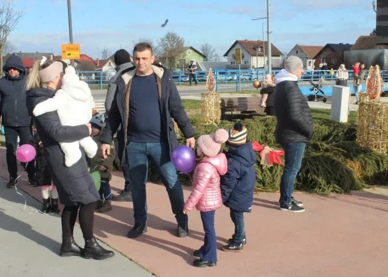 Pleternica Novu godinu dočekala u podne uz pjesmu, ples i slavonsko zajedništvo