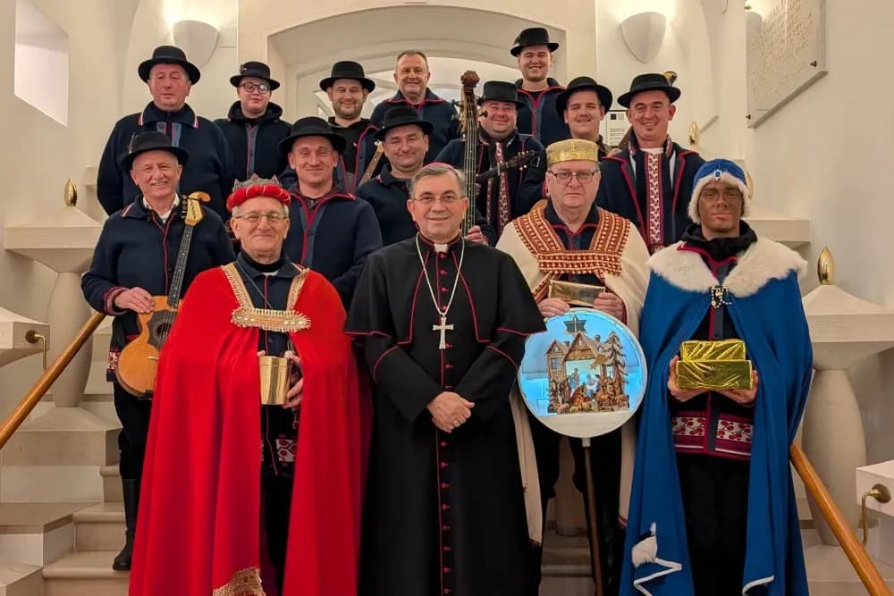 Pjevači Betlehemske zvijezde iz Jakšića pohodili biskupa Ivu