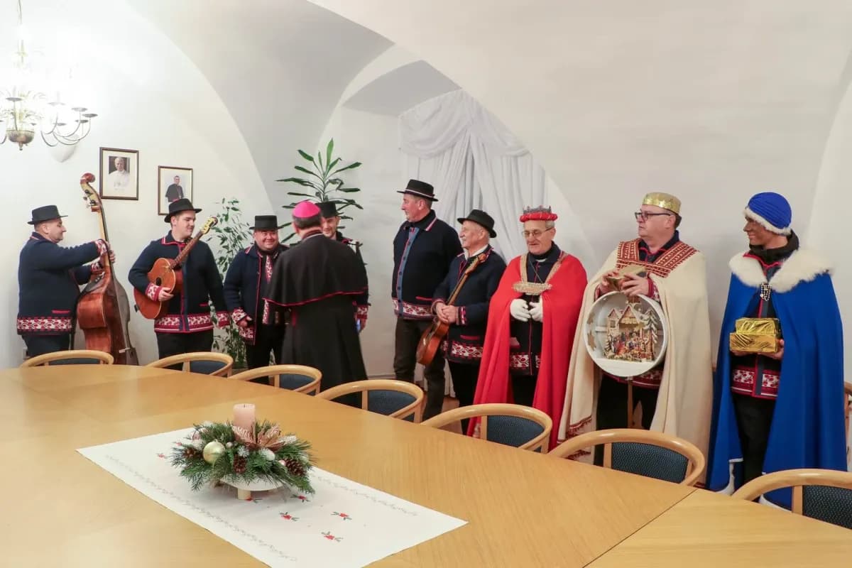 Pjevači Betlehemske zvijezde iz Jakšića pohodili biskupa Ivu