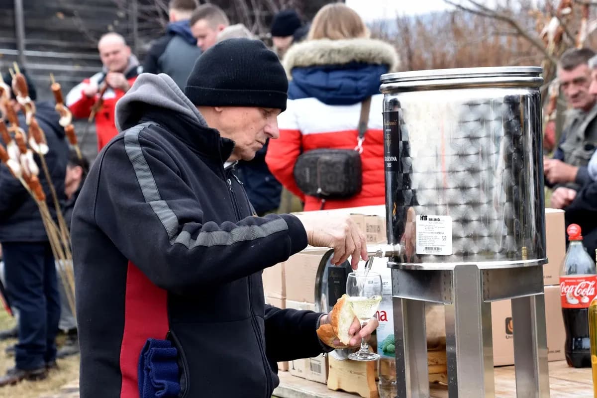 TRADICIJA NA VINKOMIRU: Proslava Vincelova u vinogradu obitelji Majstorović