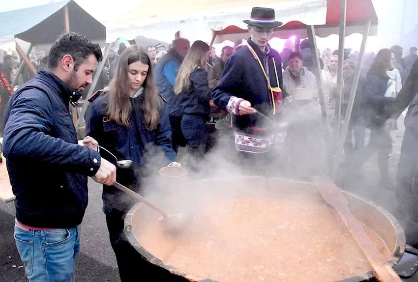 DANAS U VETOVU: Sve je spremno za spektakularno 14. Vincelovo na Trgu svetog Vinka