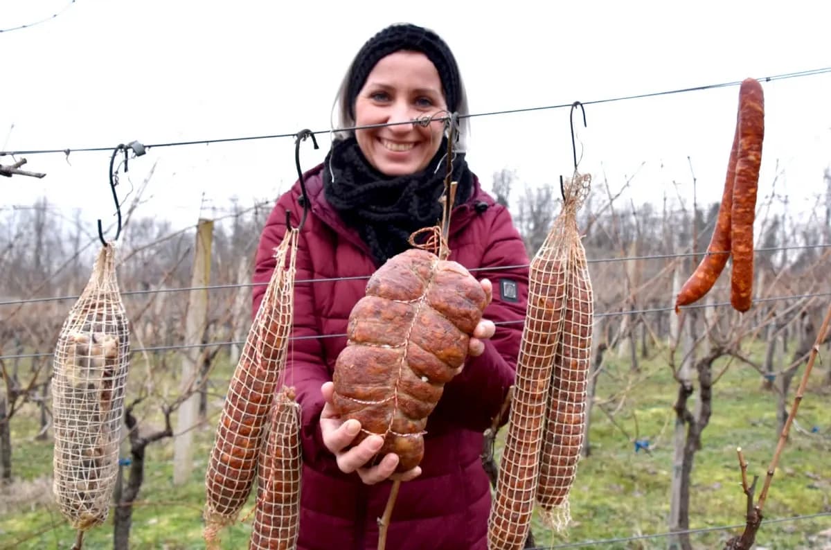 Prvi rez za rodnu godinu: Klaudija Mihaljević Ruža otvorila sezonu u vinogradu Vuković na Sokolovcu