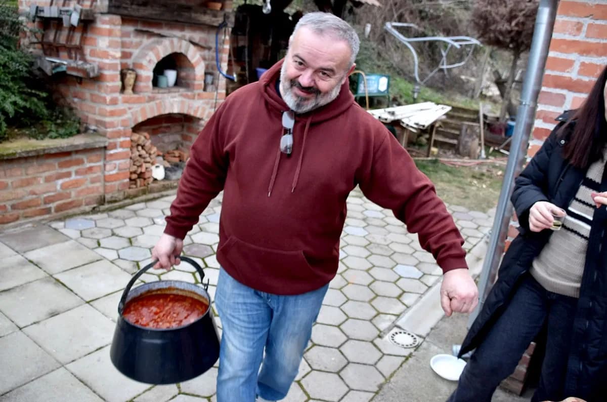 Prvi rez za rodnu godinu: Klaudija Mihaljević Ruža otvorila sezonu u vinogradu Vuković na Sokolovcu