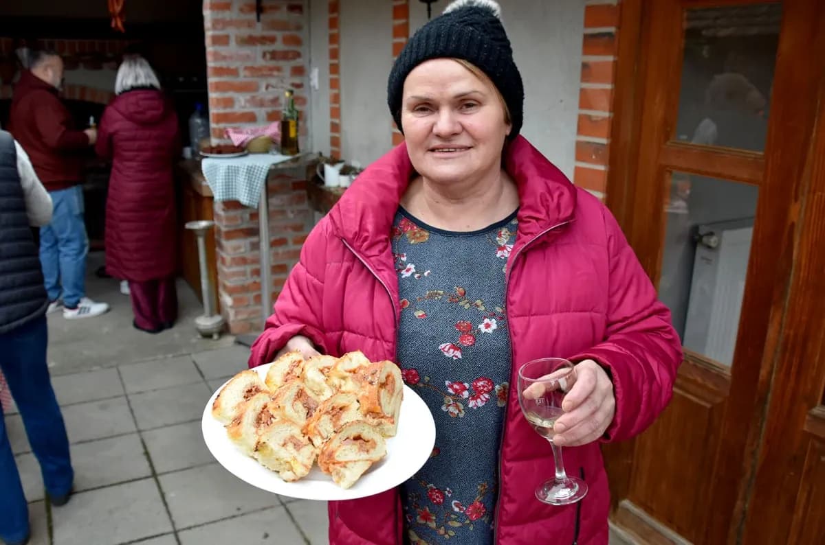 Prvi rez za rodnu godinu: Klaudija Mihaljević Ruža otvorila sezonu u vinogradu Vuković na Sokolovcu