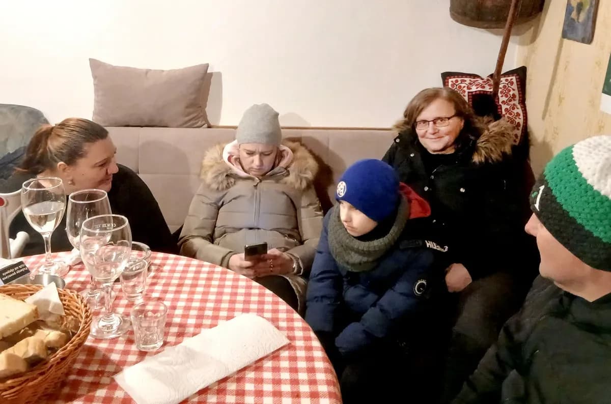 Prvi rez za rodnu godinu: Klaudija Mihaljević Ruža otvorila sezonu u vinogradu Vuković na Sokolovcu