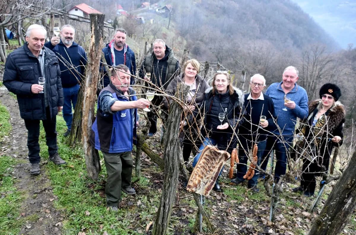 Vincelovo na krovu Požege: Branko Smolić proslavio početak vinogradarske godine na obroncima Sokolovca