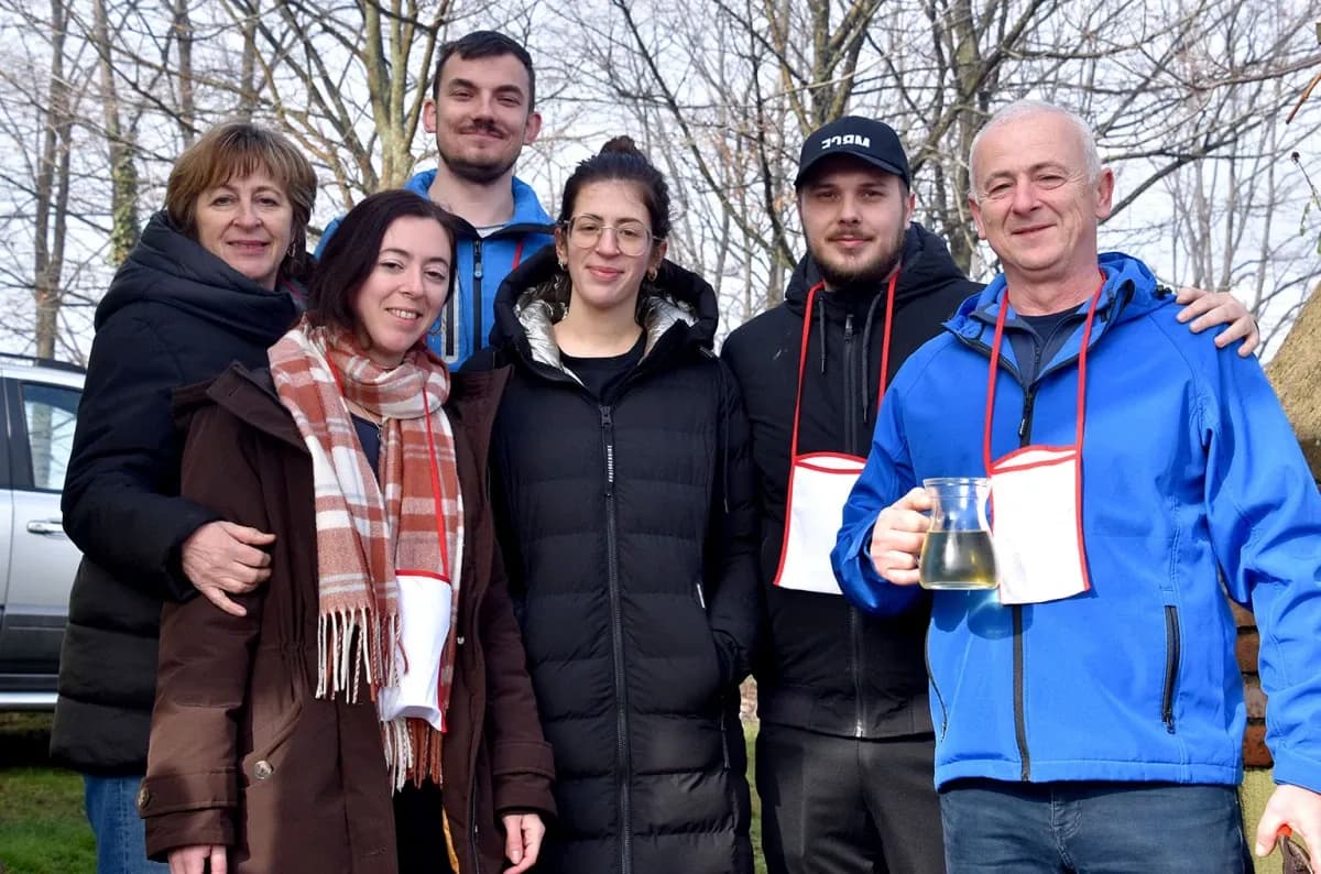 Vincelovo kod Ivanovića na Sokolovcu: DJ Pavka rezao lozu, a harmonikaš Dražen grijao atmosferu