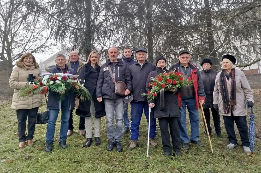 SJEĆANJE NA ŽRTVE HOLOKAUSTA: Komemoracija na židovskom groblju u Požegi