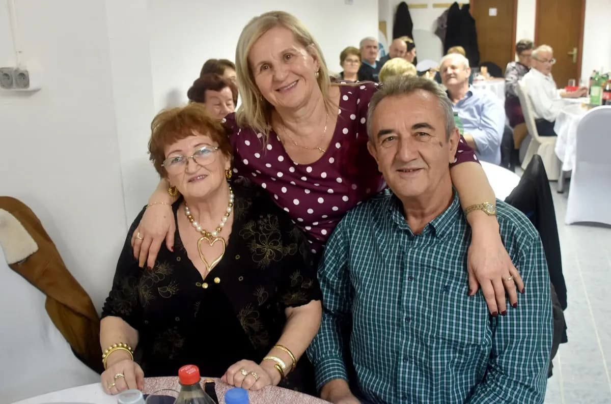 Velički umirovljenici pjesmom i plesom proslavili Marinje: Sedam slavljenica darivano za imendan