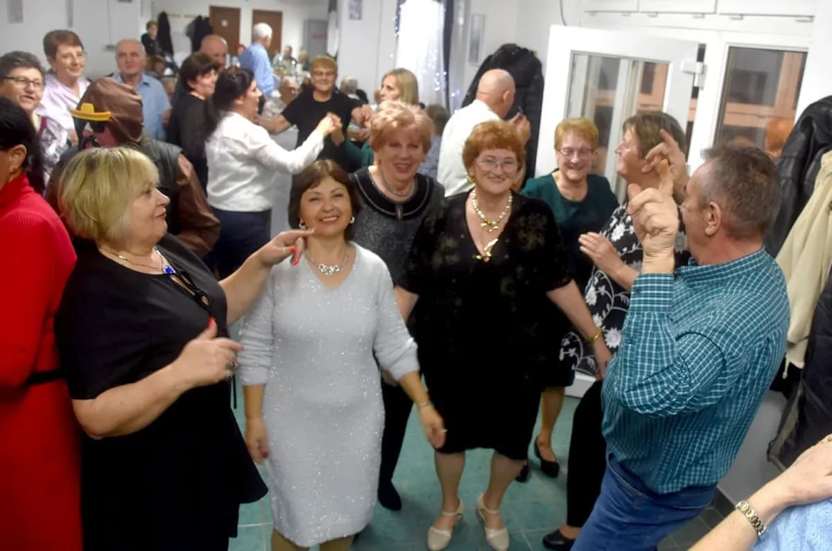Velički umirovljenici pjesmom i plesom proslavili Marinje: Sedam slavljenica darivano za imendan