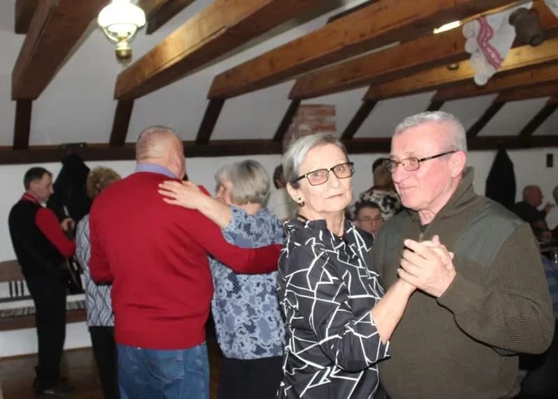 Pleternički umirovljenici posjetili eko-etno selo u Staroj Kapeli