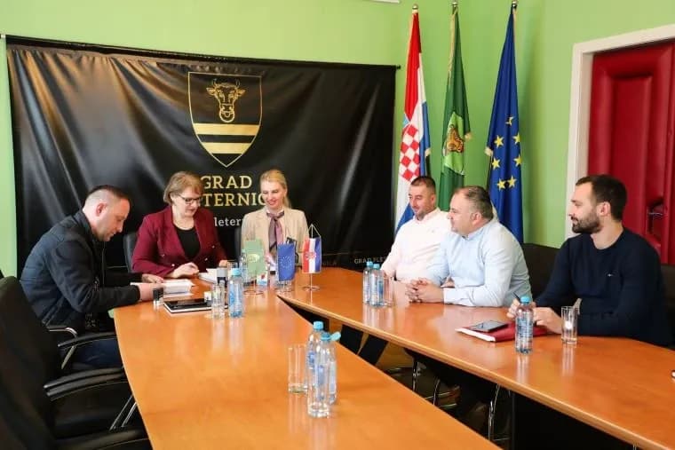 POTPISAN JOŠ JEDAN UGOVOR ZA ENERGETSKU OBNOVU: Športsko-rekreacijski centar Gradac uskoro u novom ruhu