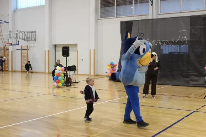 MAŠKARE U PLETERNICI: U prepunoj školskoj dvorani pripremljen zanimljiv pokladni program