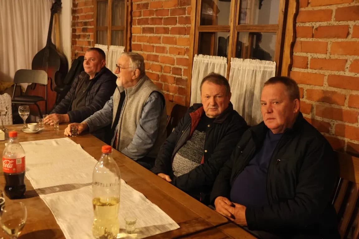 Nekad popularni svirači SOS ponovo na okupu - jednog ispratili u mirovinu
