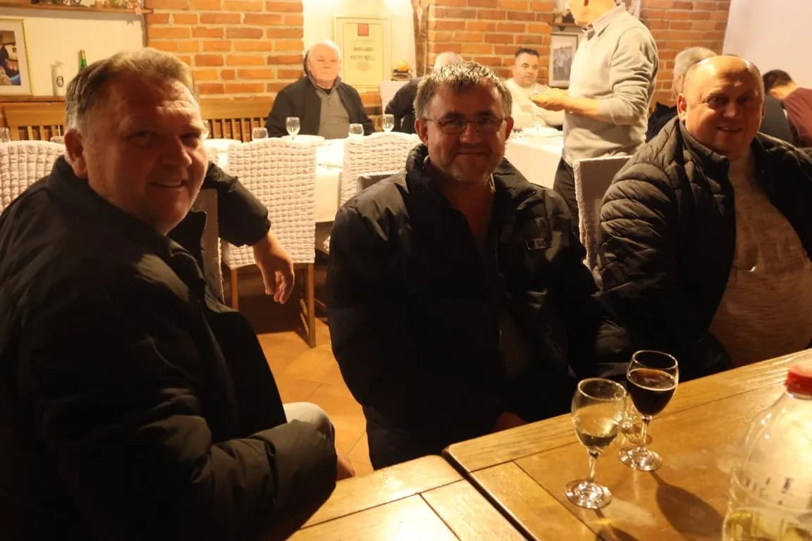 Nekad popularni svirači SOS ponovo na okupu - jednog ispratili u mirovinu