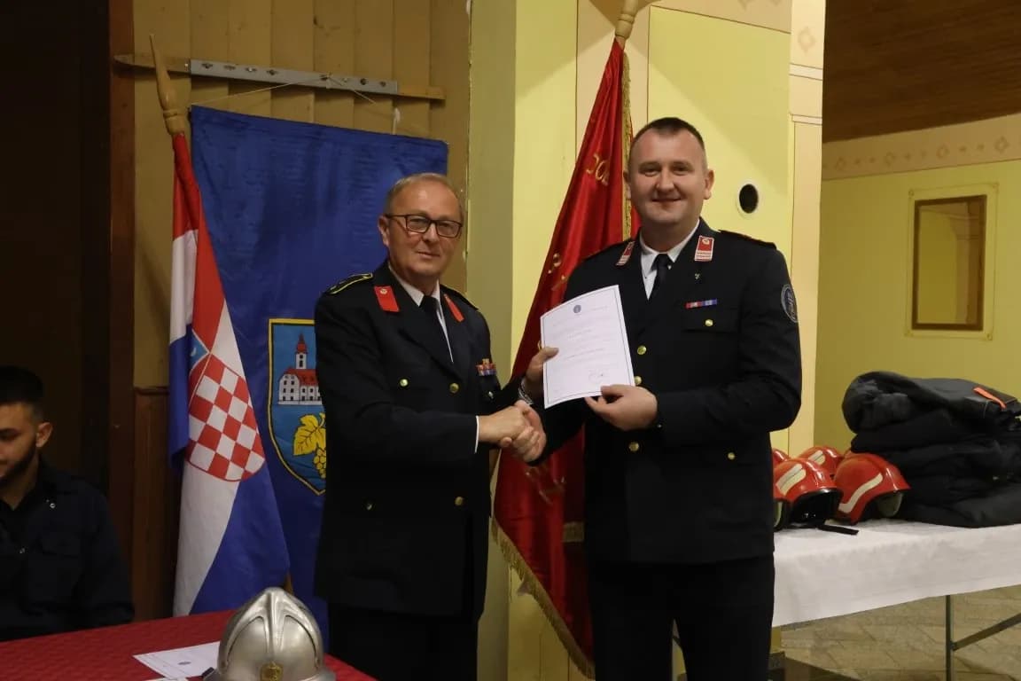 Bektežani Ivan Ramić i Zdravko Galić vatrogasci su 60, a Vlado Stipić i Josip Galić 50 godina