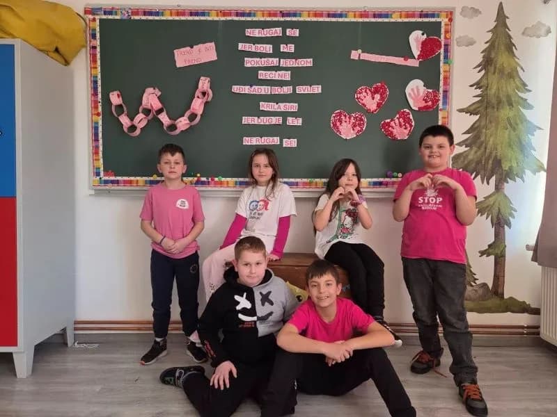 Ružičaste majice i snažne poruke protiv nasilja u čaglinskoj školi