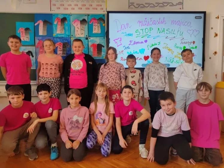 Ružičaste majice i snažne poruke protiv nasilja u čaglinskoj školi