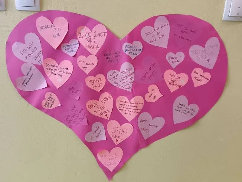 Ružičaste majice i snažne poruke protiv nasilja u čaglinskoj školi